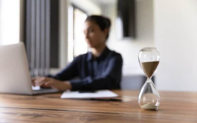 15 Surprising Ways To Pass Time At Work